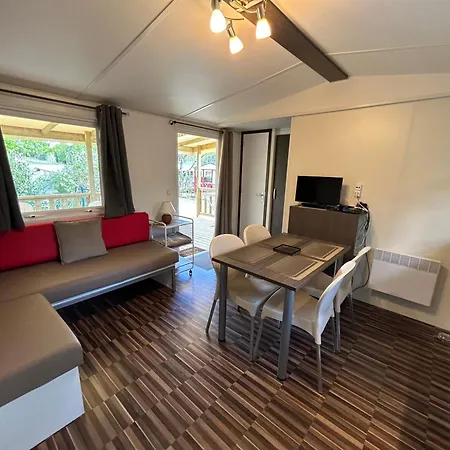 Camping Les Pierres Chaudes *