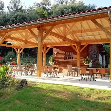 Les Pierres Chaudes Camping